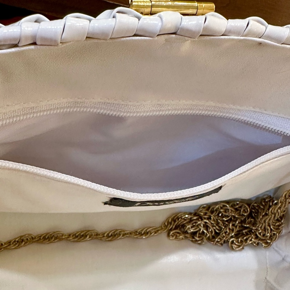 🌟HP🌟VTG 1970s Elegant Danieli White Woven Vinyl Wicker Bag Gold Accents Handbag - Picture 7 of 16